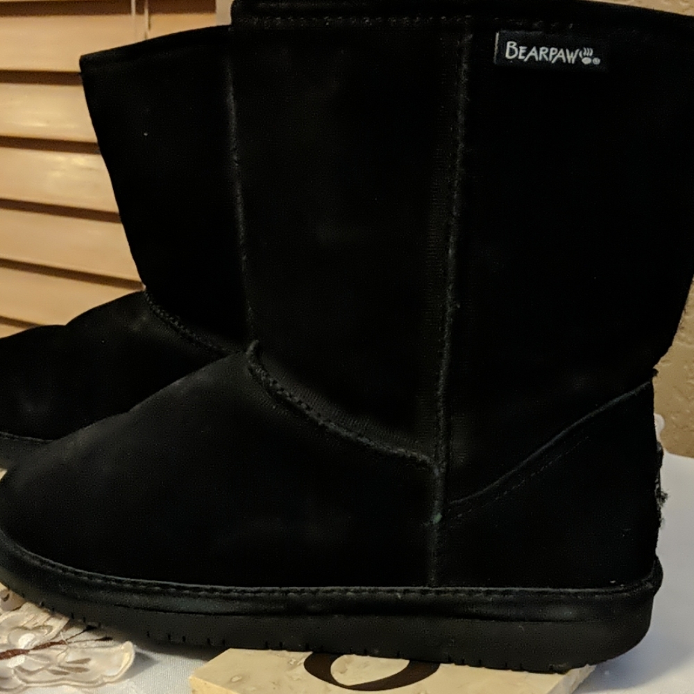 Youth Bearpaw boots